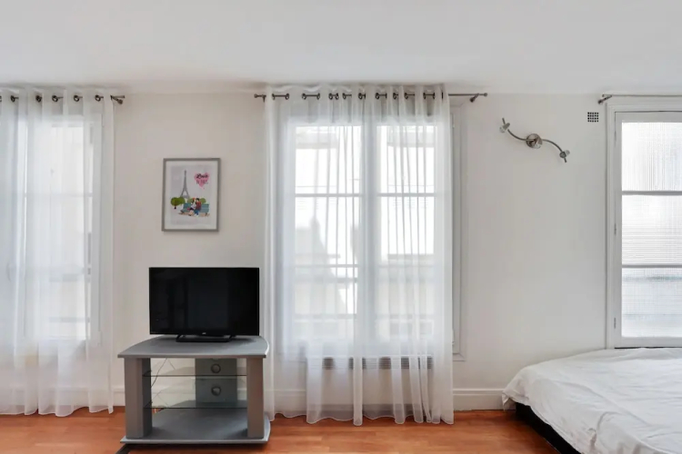 3 people apartment - Paris center by Weekome - Image 2