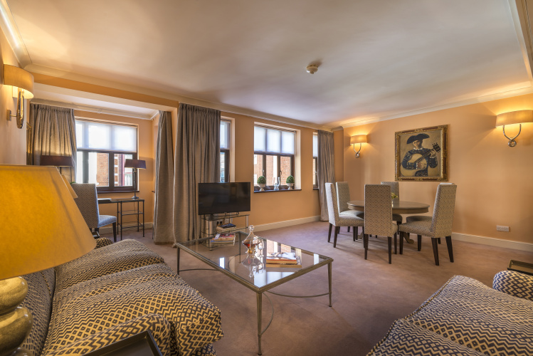 The Capital Hotel, Apartments & Townhouse photo 13