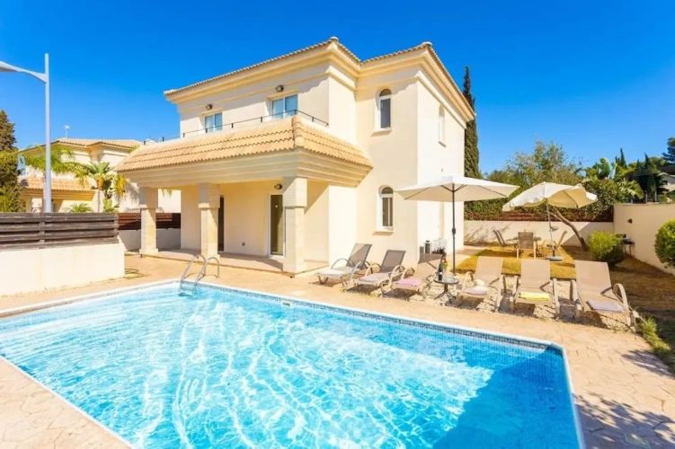 3 Bedrooms Villa