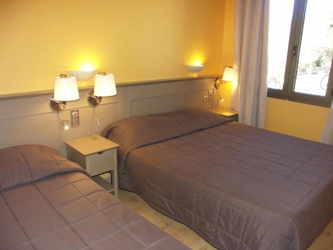 Standard Triple room