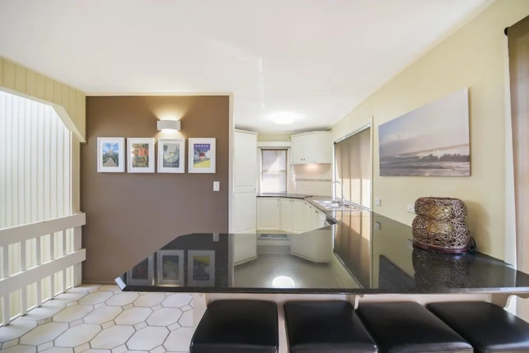 4 Bedrooms Cottage
