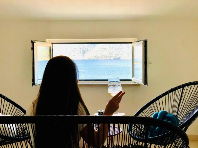 Apartment with balcony and with sea view