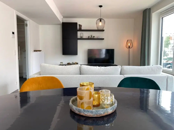 Modern Duplex Near Beach and Shops