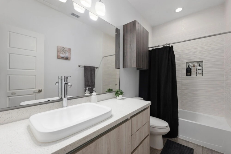 Modern Duplex with Fully Upgraded Amenities