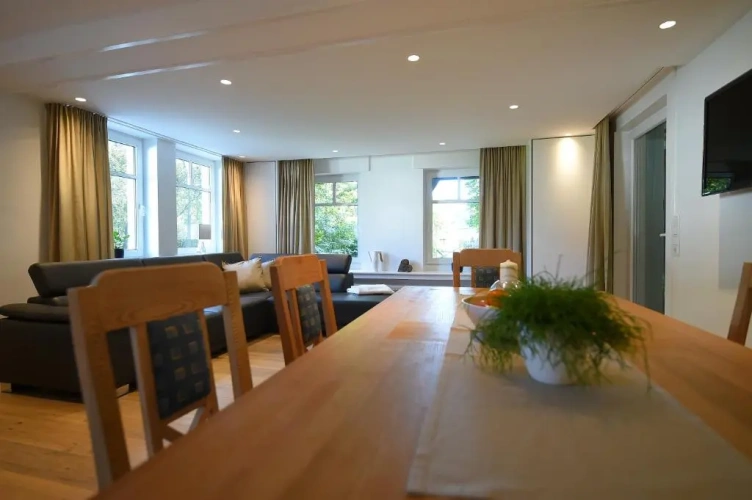 3 Bedrooms Apartment