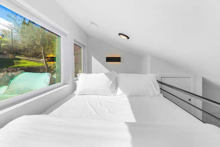 Echo Loft: A Modern Escape