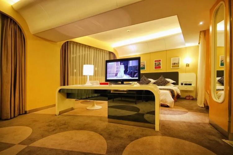 Plive Fly Aviation Theme Hotel