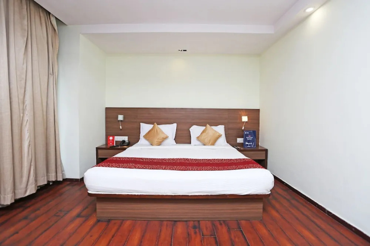 OYO 9580 Hotel Garnet Inn
