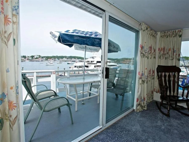 Brown's Wharf Inn