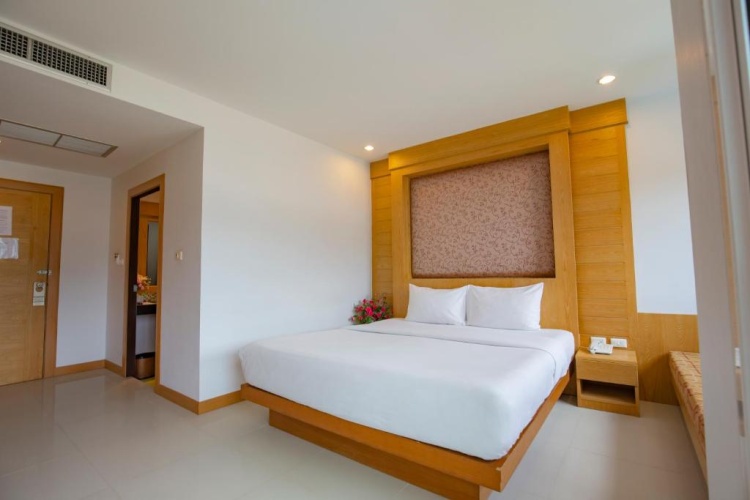 Premium room with balcony and with pool view