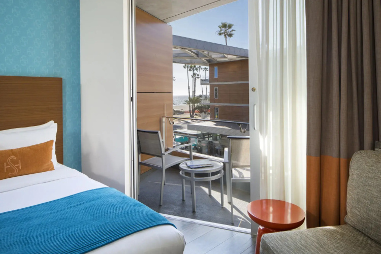Shore Hotel
