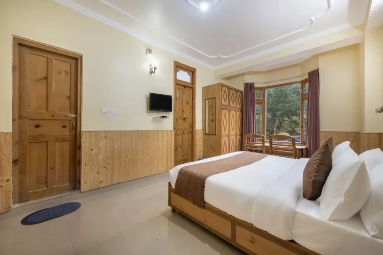 Standard room with city view