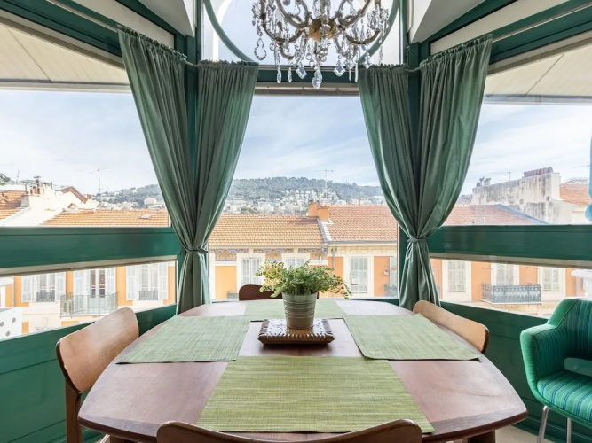Elegant Holiday Home in Nice with Balcony