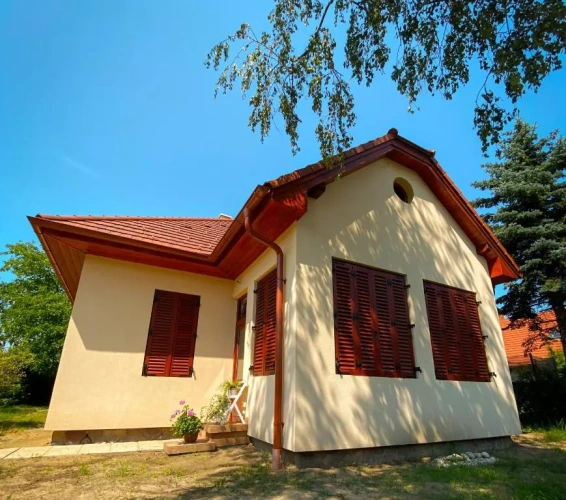 4 Bedrooms Cottage