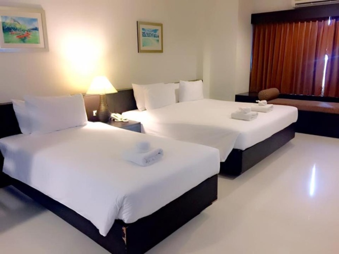 Standard Triple room
