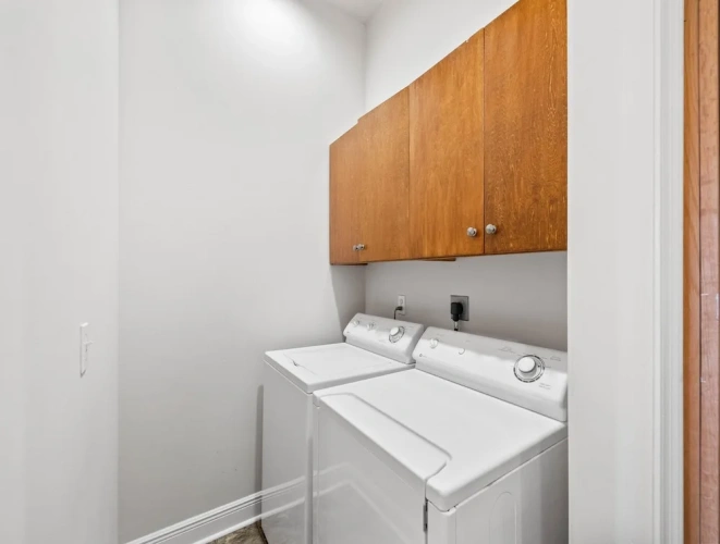 6 Bedrooms Studio