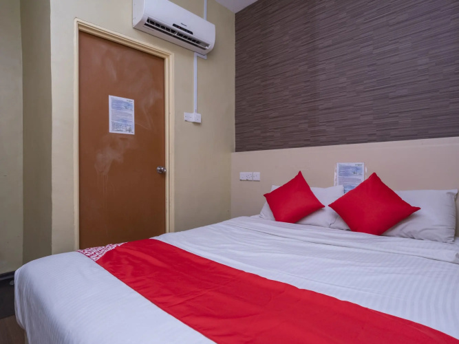 OYO 614 D'PINETREES Hotel