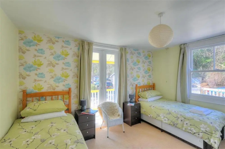 2 Harbour Heights