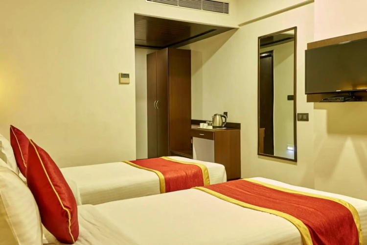 Akshaya Aura