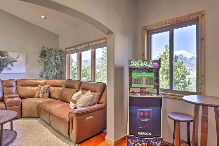 Cabin w/ Game Room & Mtn Views in Silverthorne!