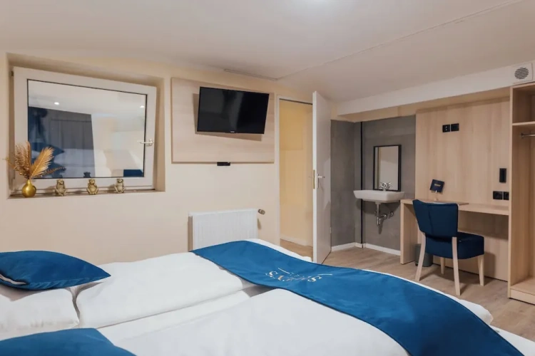 Economy Quadruple room