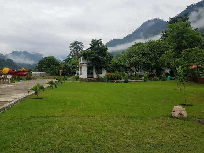 Balaut Camp - Resort