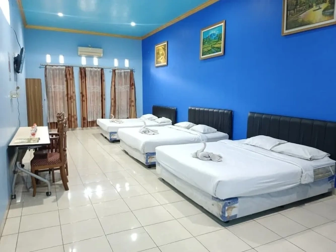 3 Bedrooms Business Suite with balcony and with garden view