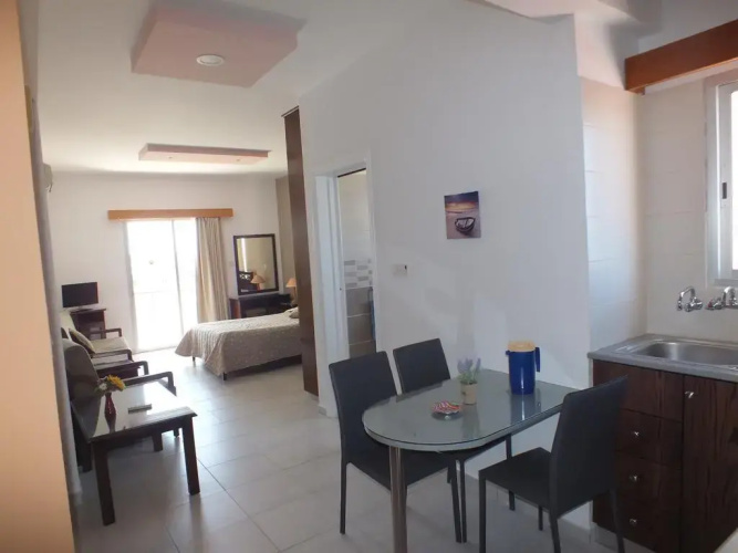 Petsas Apartments & Tavern