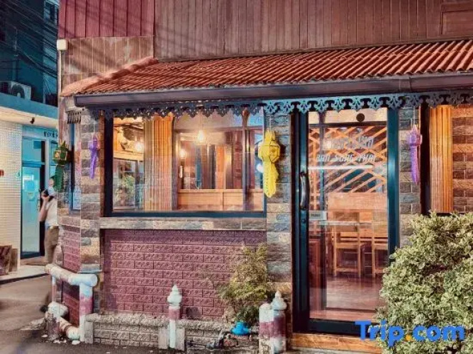 Thai teak Sathon Guest House