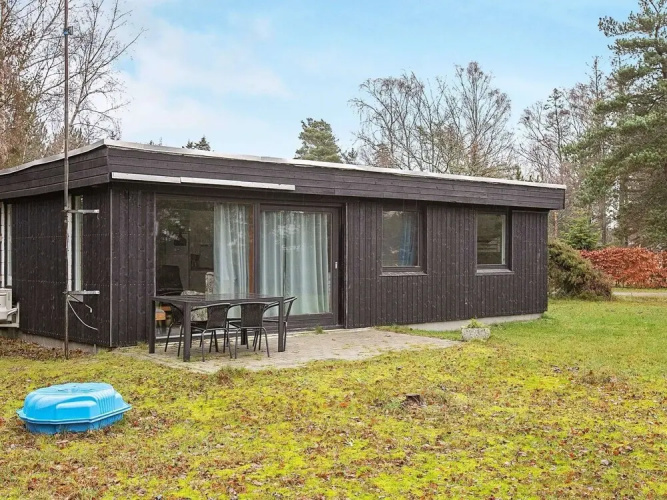 6 Person Holiday Home in Vaeggerlose