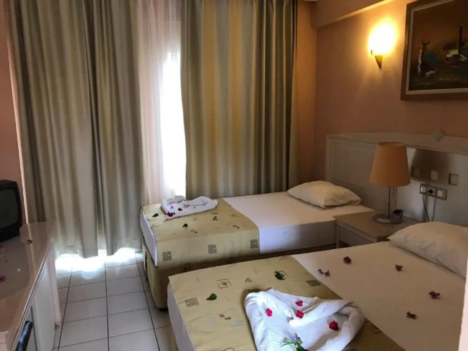 Standard Triple room
