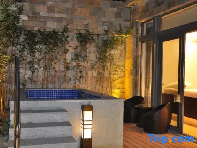 2 Bedrooms Suite
