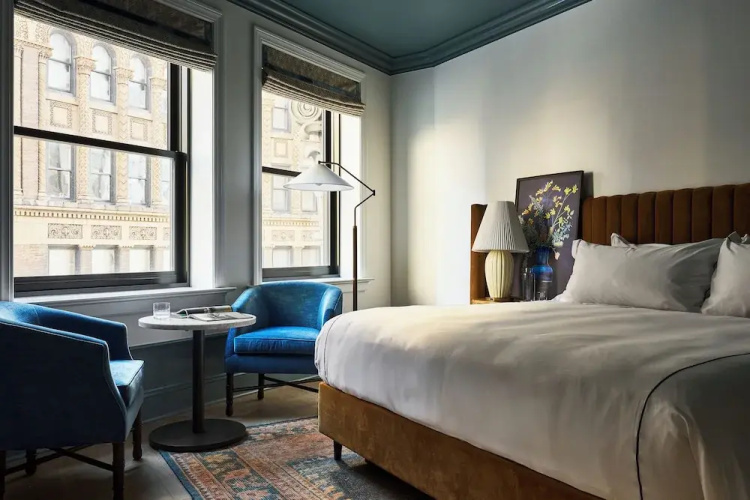 Fidelity Hotel