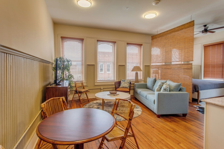 Walk to Shops & Restaurants! Dtwn Florence Unit