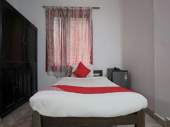 OYO 7476 Braganza Guest House
