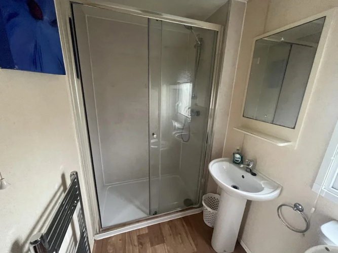 Caravan - Sleeps 6 - Pets Ok - Parking