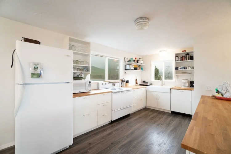 The Lakeside Caboose 3 Bedroom Home