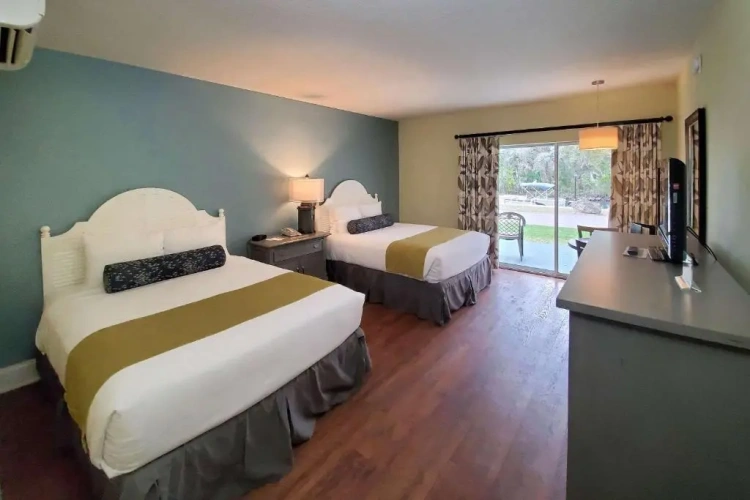 Standard Quadruple room with water view