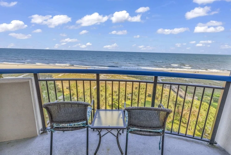 1 Bedroom Standard Family room with balcony and with ocean view