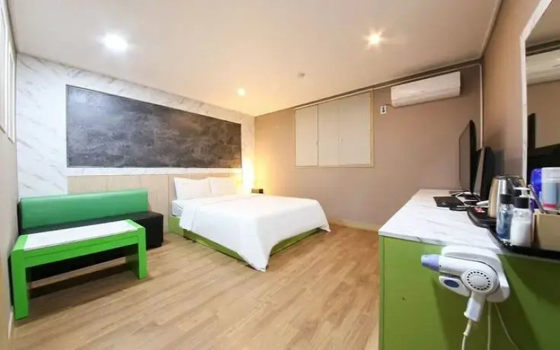 Gwangju Chungjangro Bobos