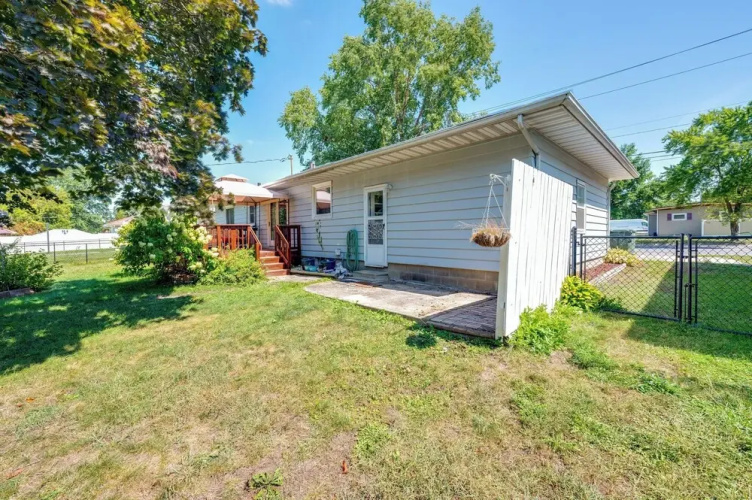Pet-friendly Waterloo Abode w/ Deck!