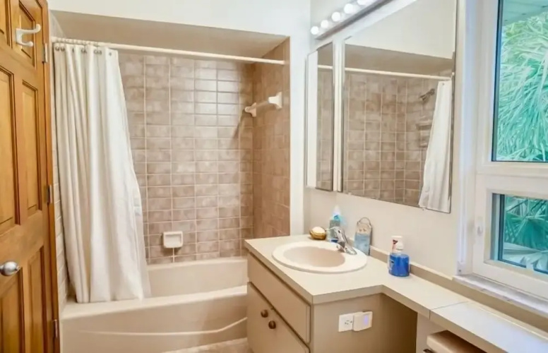 Little Current 3 Bedroom Home by RedAwning