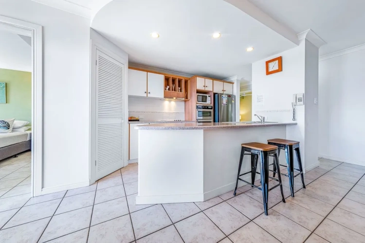 3 Bedrooms Apartment