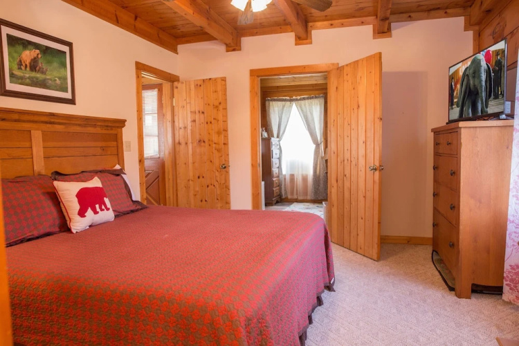 On Mountain Time - One Bedroom Cabin