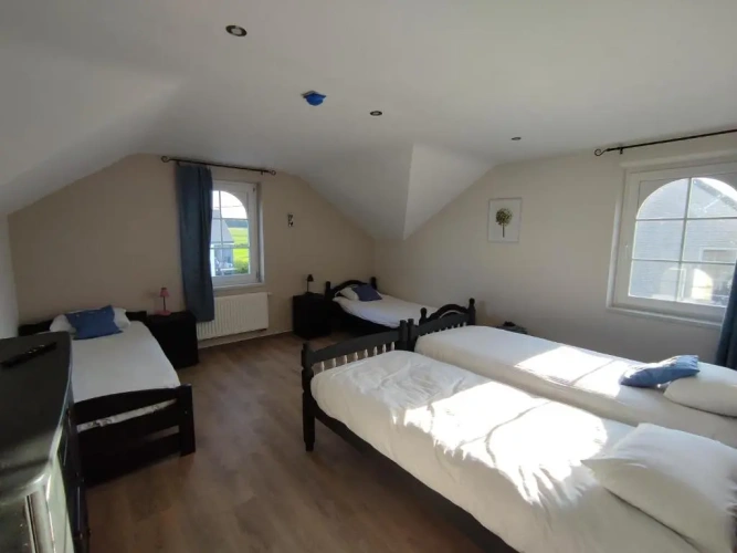 5 Bedrooms Cottage