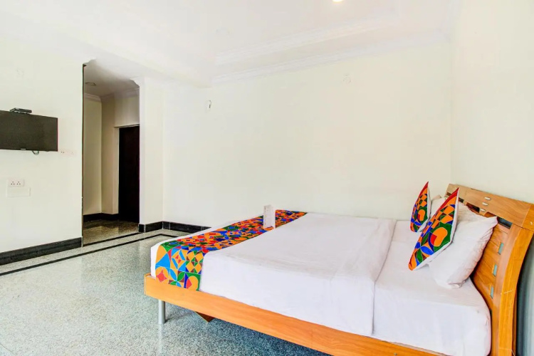 Fabhotel Emara Grand