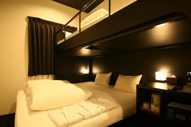 HOTEL TRAD Replay
