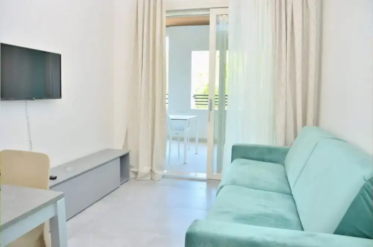 Stylish Beachfront Flat in Residence With Pool