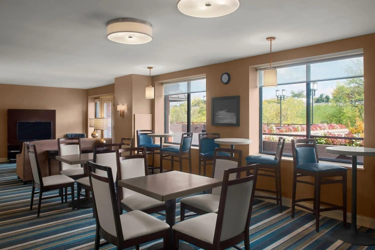 1 Bedroom Double Club Suite with river view