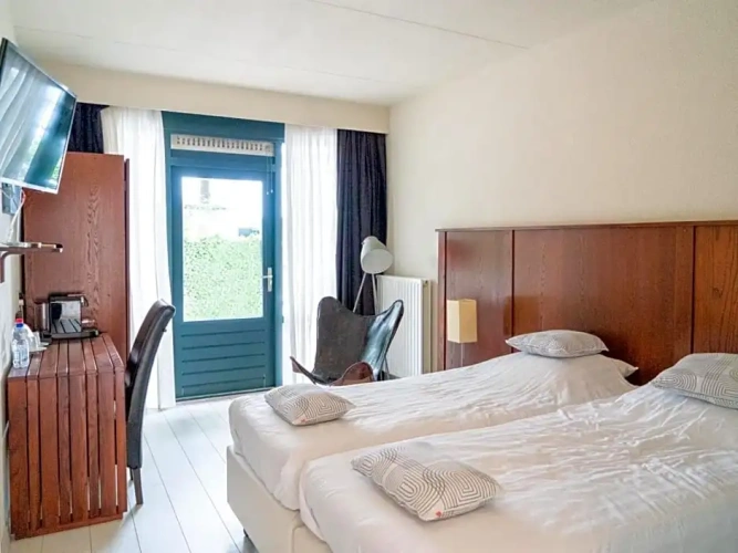 Standard Twin room with view